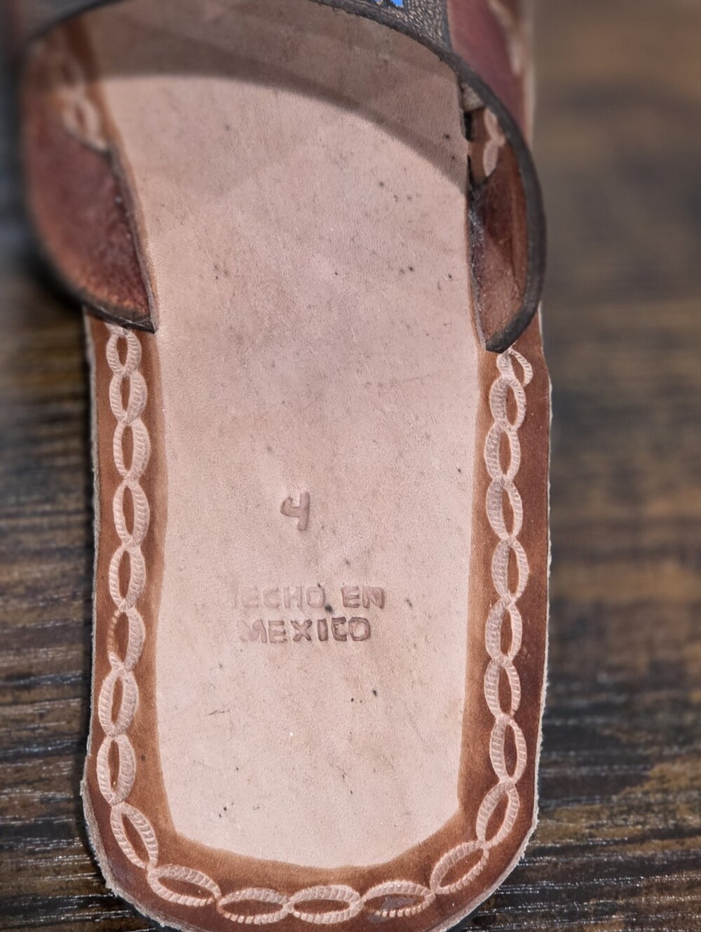 Mexican Women's Leather Hand-Tooled Hurache Sandals - Picture 5 of 5